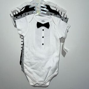 Lot of 5 Little Treasure Baby Boys Bodysuits Black White Size 6-9 Months NWT
